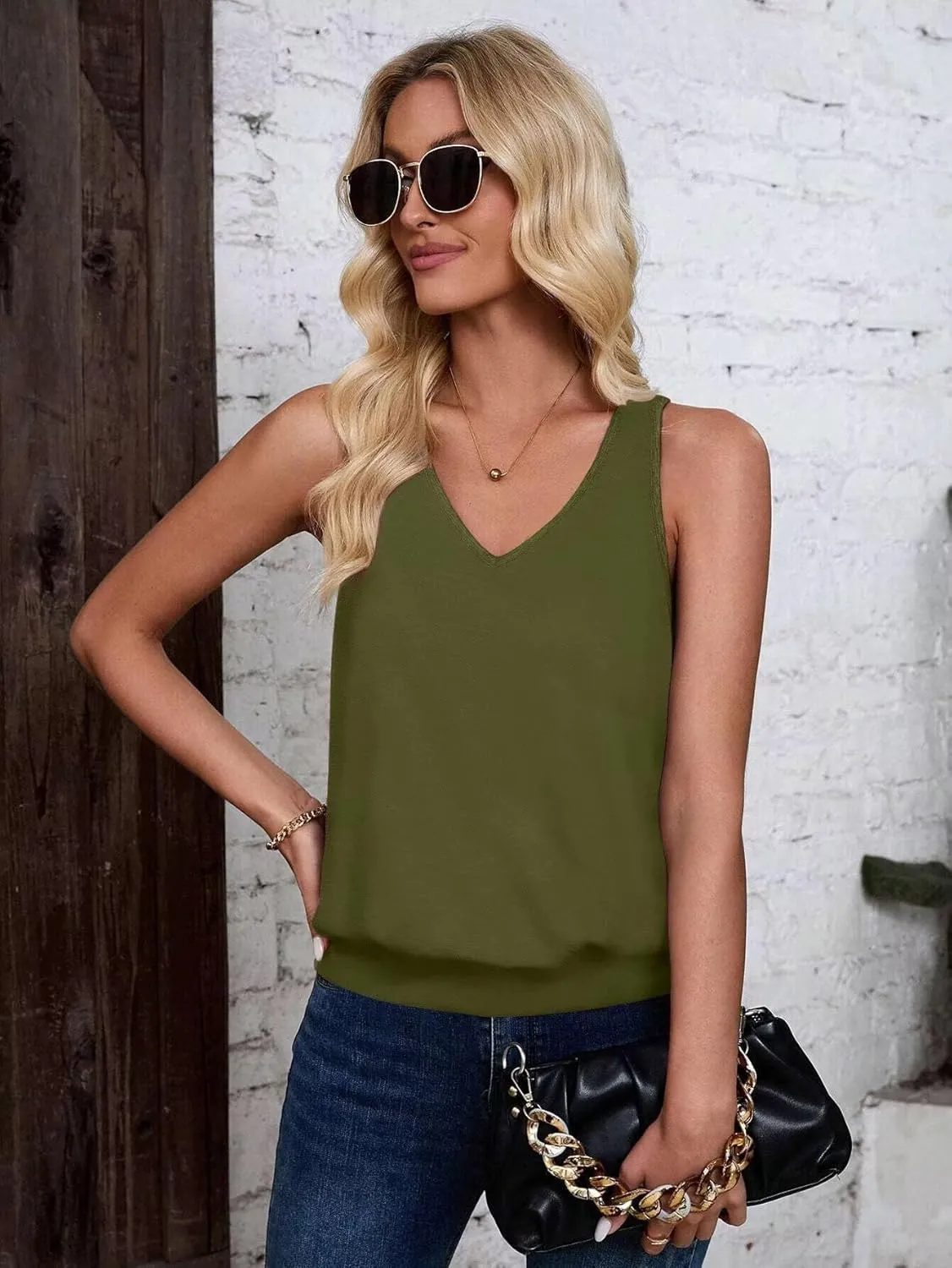 Womens Tank Tops Casual V Neck Sleeveless Summer Spring Clothes Loose Fit Cute Outfit Basic Cami 2025 Fashion Shirts