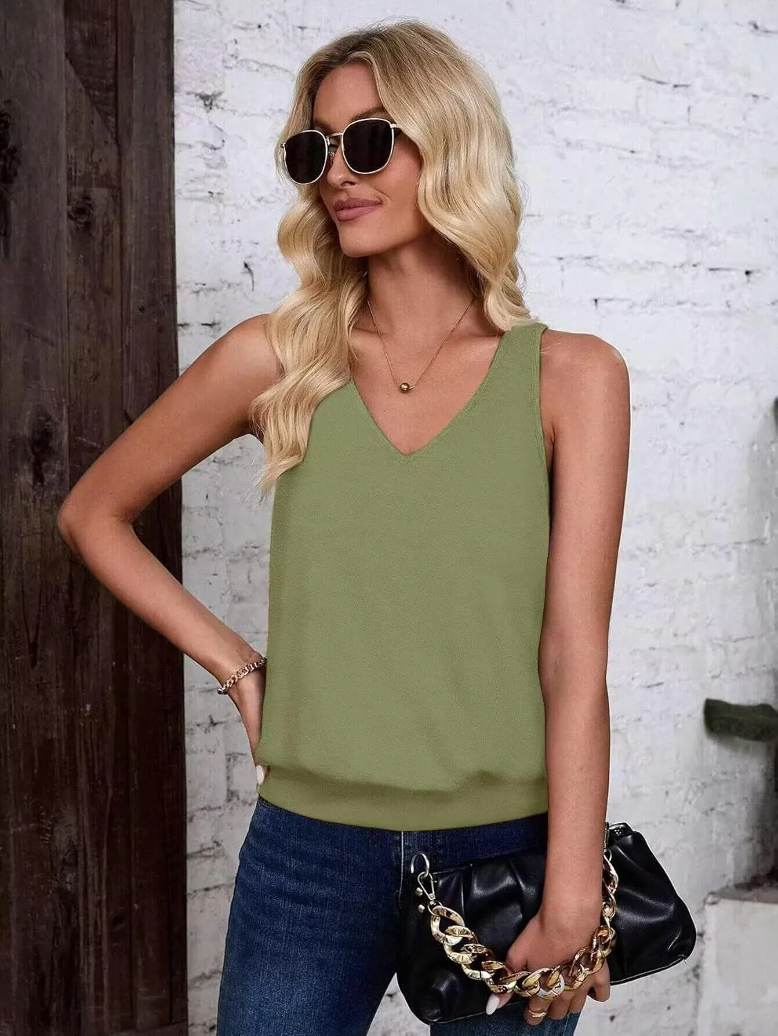 Womens Tank Tops Casual V Neck Sleeveless Summer Spring Clothes Loose Fit Cute Outfit Basic Cami 2025 Fashion Shirts